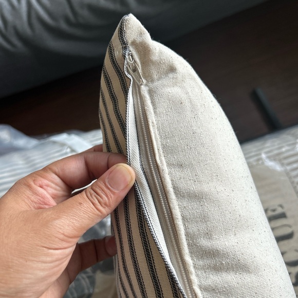 Hand crafted Pillows - Picture 4 of 4